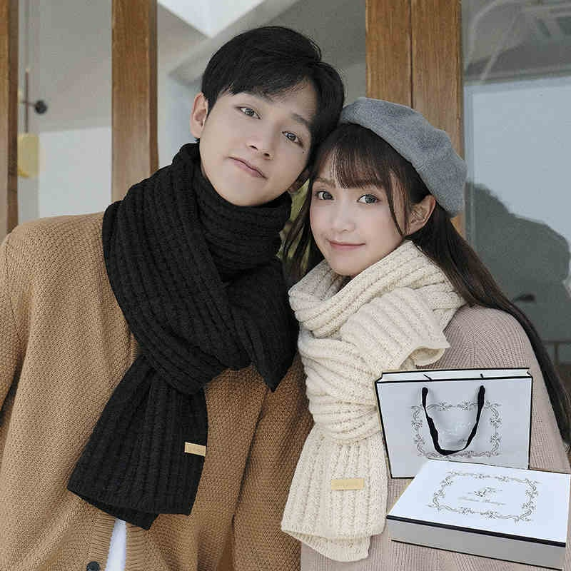 hình khăn len thừng đen, trắng